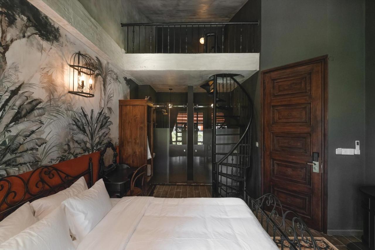 Triple Room with City View
